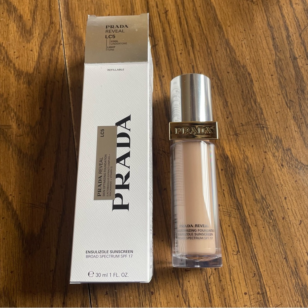 Prada Reveal Skin Optimizing Foundation in Shade LC5